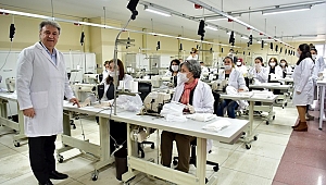 Gönüllüler sağlık çalışanları için makine başına geçti