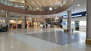 İzmir'de alışveriş merkezleri bomboş kaldı