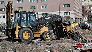 Karşıyaka’da yıkım operasyonu