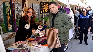 Kuşadası'nda göz nuru emekler standları süsledi