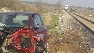 Manisa'da tren otomobile çarptı: 1 yaralı