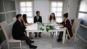 Nikaha korona düzenlemesi: Damat, gelin ve 2 şahit...