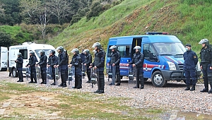 Öldürdüğü kişi ile aynı mezarlıkta defnedildi