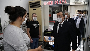 Konak'ta berber ve kuaförlere hijyen seti desteği