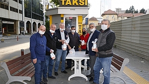 Konak'ta taksicilere iftarlık ikramı