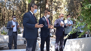 Kuşadası'nda buruk ama coşkulu kutlama