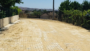Urla'da yol ve bordür çalışmaları hız kazandı