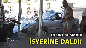 Bodrum'da kontrolden çıkan otomobil iş yerine girdi