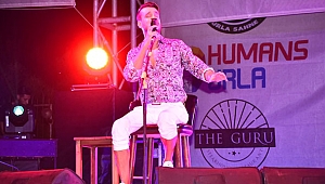 Urla Sahne'de Adrian Dinletisi gerçekleşti