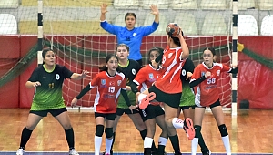 Alkışlar Bornova’nın Uçan Kızları’na