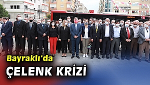 Susmuş törene çelenksiz gitti protokol yarım saat bekledi