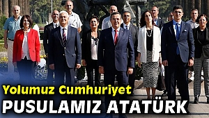 Yolumuz Cumhuriyet, Pusulamız Atatürk
