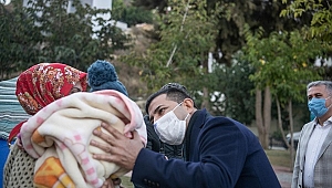 Başkan ömer günel depremzedelere moral kaynağı oluyor