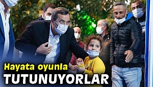 Çocuklar hayata oyunla tutunuyorlar