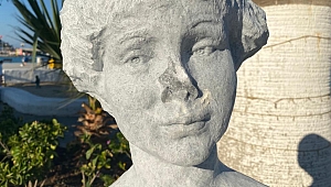 Kuşadası'nda vandallar sanat eserlerini hedef aldı
