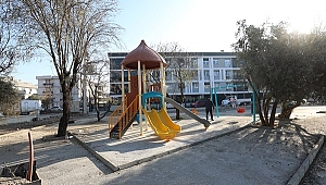 Gaziemir’in parklarındaki oyun grupları yenileniyor