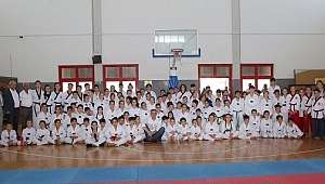Gaziemirli sporcular madalyaları topladı