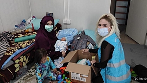 İyilik takipçilerinden konteyner kentin ilk bebeğine destek