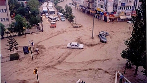 Kuşadası son yılların en şiddetli sağanak yağmuruna teslim olmadı