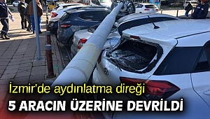 Aydınlatma direği 5 aracın üzerine devrildi