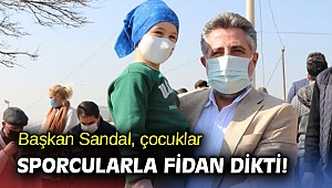 Başkan Sandal, çocuklar ve sporcularla fidan dikti!