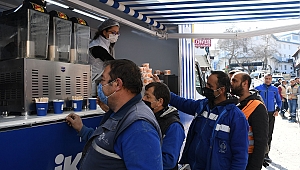 Mobil ikram aracı bu kez belediye işçilerinin içini ısıttı
