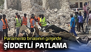 Parlamento binasının girişinde şiddetli patlama