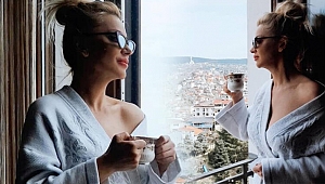 Songül Karlı bornozlu pozlarını paylaştı