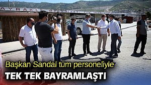 Başkan Sandal tüm personeliyle tek tek bayramlaştı