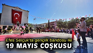 Efes Selçuk'ta gençlik bandosu ile bayram coşkusu