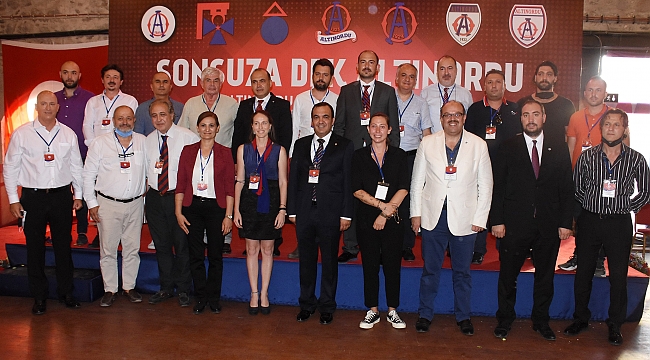 Altınordu’da bayrak değişimi