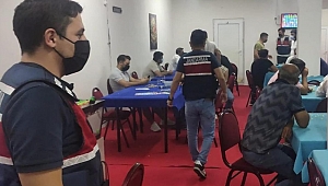 İzmir’de 111 kişiye kumar oynarken suçüstü!