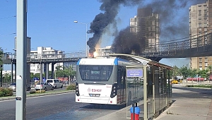 İzmir'de elektrikli otobüs alev alev yandı