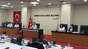 Bayraklı Meclisi'nde 'şamar oğlanı' tartışması