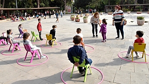 Bornovalı çocuklara kukla tiyatrosu