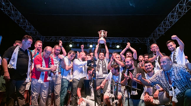 Kuşadası Gençlik Spor’a şampiyonluk kutlaması