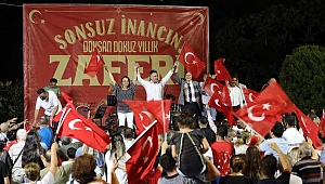 30 Ağustos coşkusu Bayraklı sokaklarına taşındı