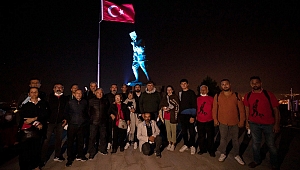 Başkan Tugay Zafer Yürüyüşü’ne katıldı