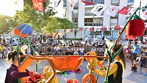 Bornovalı miniklere kuklalı eğlence