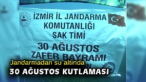 Jandarmadan su altında 30 Ağustos kutlaması