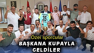 Karşıyakalı şampiyonlar kupayı Başkan Tugay’a götürdü