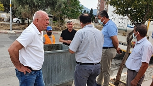 Kemalpaşa’da çöp konteynerleri dezenfekte ediliyor
