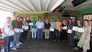 Kınık'ta İlçe Tarım ve Orman Müdürlüğü çalışanlarına başarı belgesi