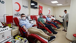 MÜSİAD İzmir'den Kızılay'a kan bağışı