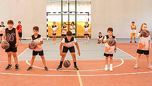 Seferihisar Belediyesi Yaz Spor Okulu 12 branş ile devam ediyor