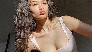 Shanina Shaik'ın bornozlu pozu olay oldu!