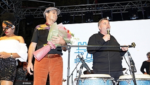 Çeşme Ayhan Sicimoğlu ile coştu