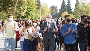 EÜ’den öğrencilere “Şenlikli” karşılama