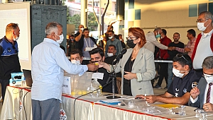 Kibar Pazaryeri'nde tezgahlar sahiplerini buldu