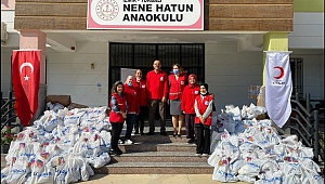 Torbalı'da binlerce öğrenciye kıyafet ve ayakkabı desteği